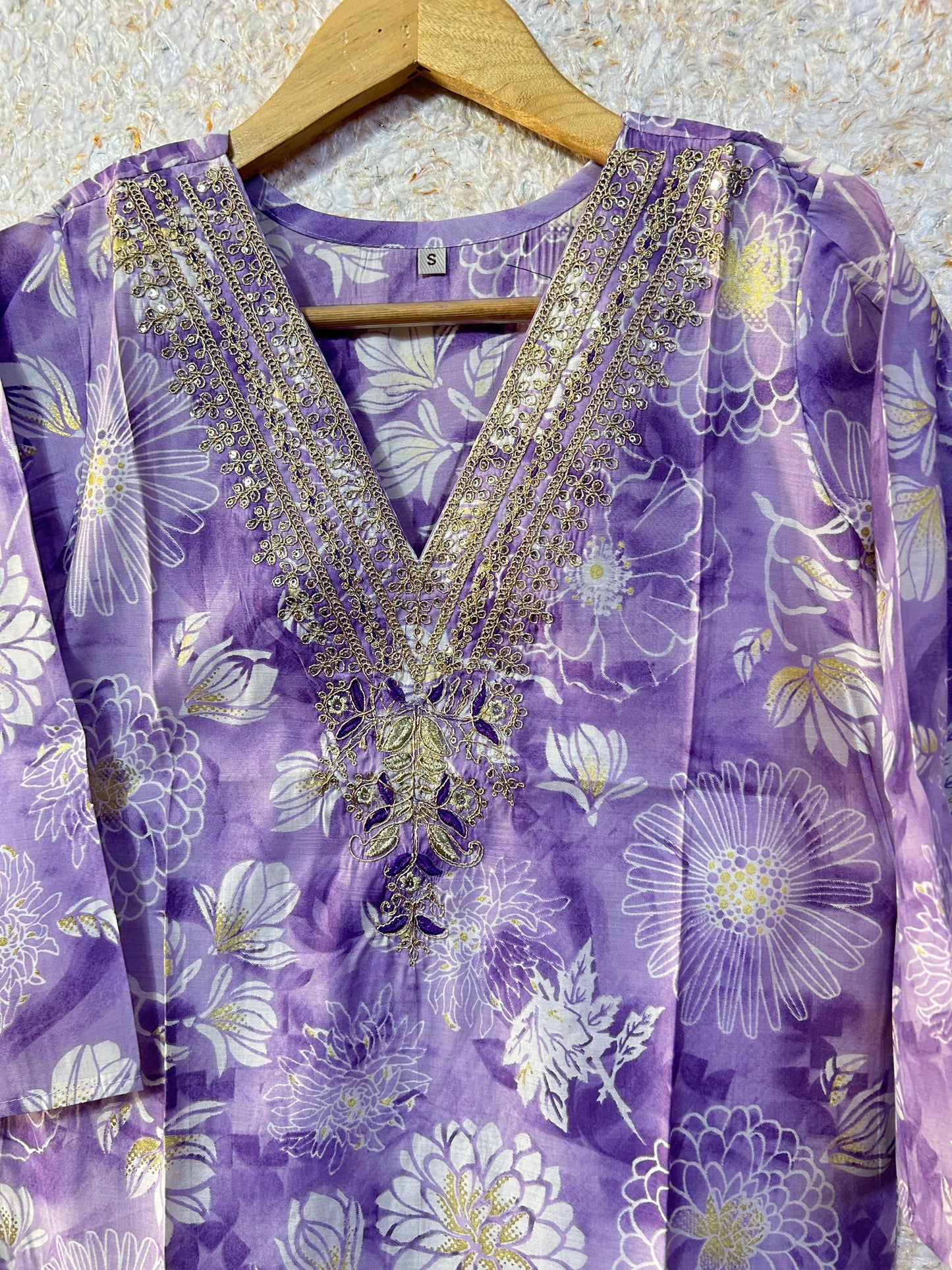 Muslin v-neck kurti