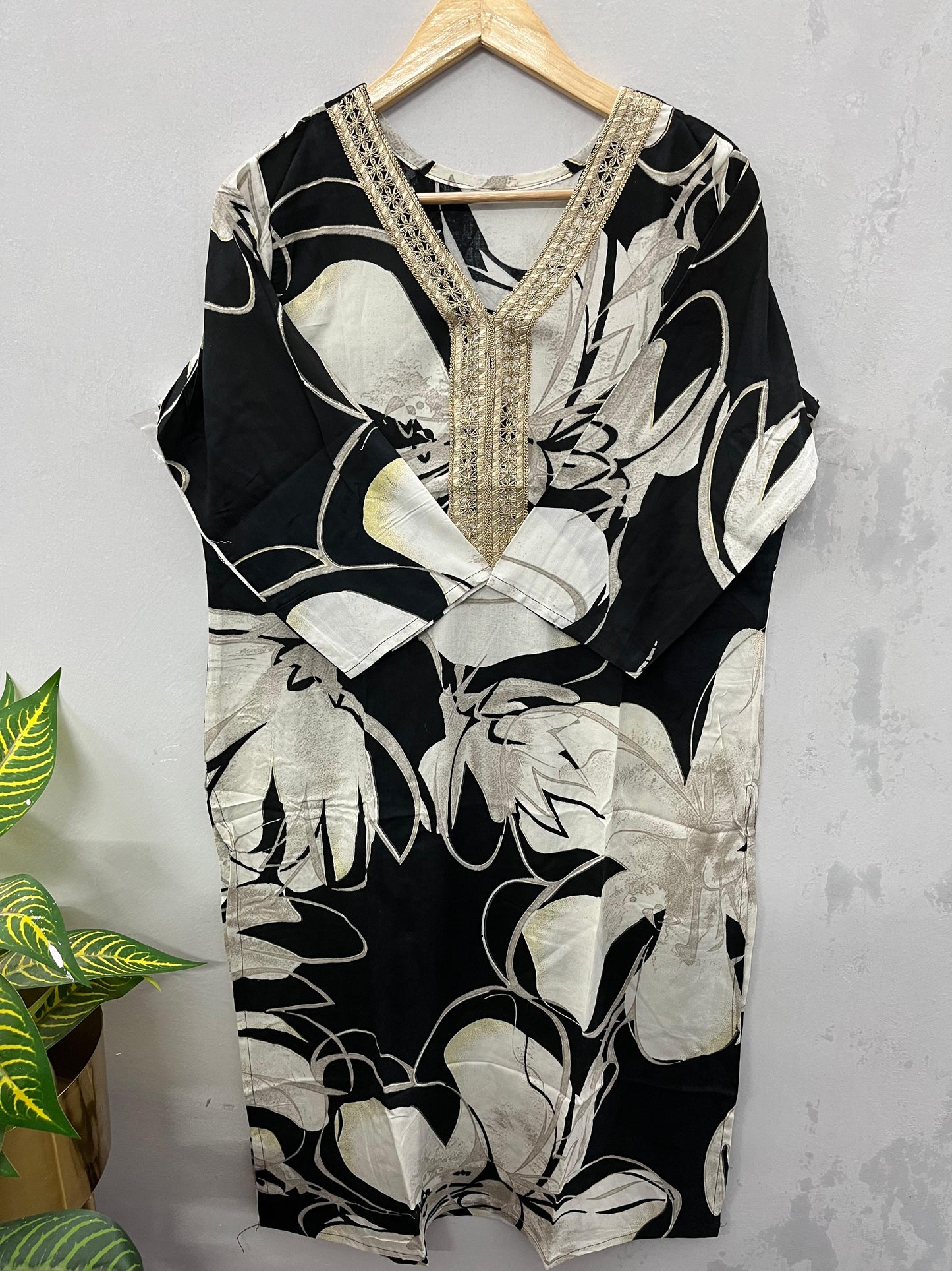 Plus size laced V-neck kurti