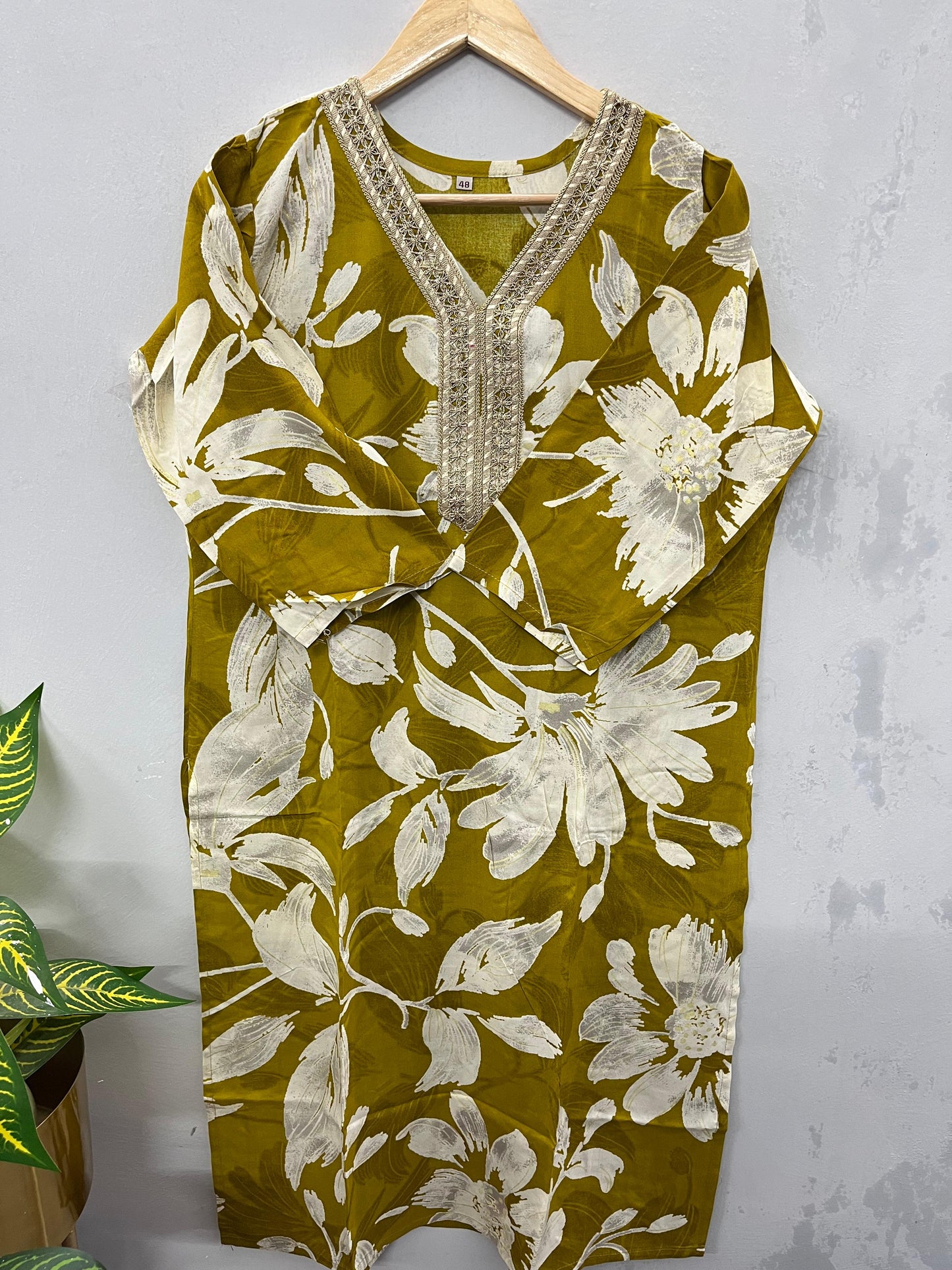 Plus size laced V-neck kurti