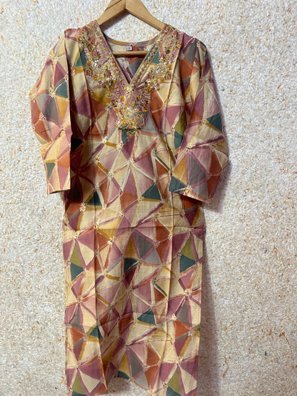 Muslin v-neck kurti