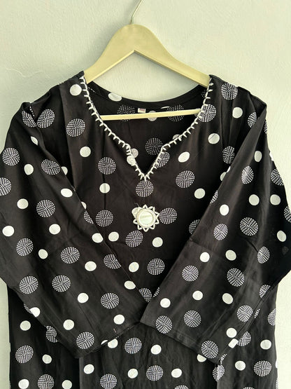 Embroidered neck cotton kurti